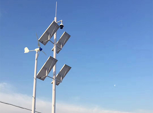 南京歐陸電氣FD系列風(fēng)機使用風(fēng)光互補發(fā)電應(yīng)用在帶監(jiān)控的公路交通桿上